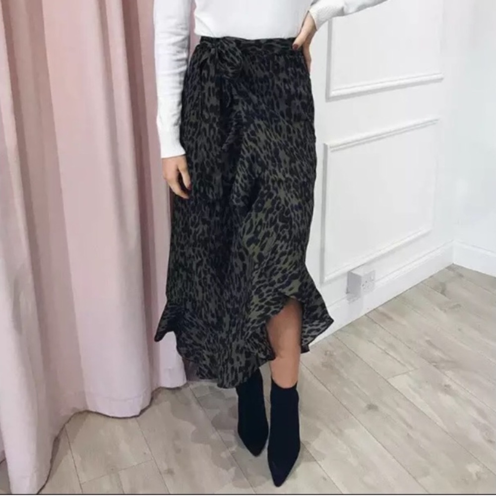 SALE ✨$10Animal print skirt
